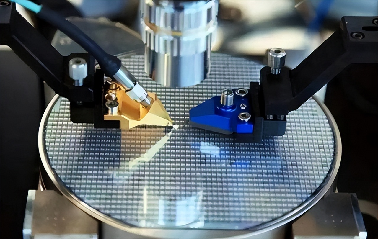 台(tai)積電真(zhen)的慌了(le),它可能(neng)真的要(yao)求助于(yu)中國芯(xin)片了