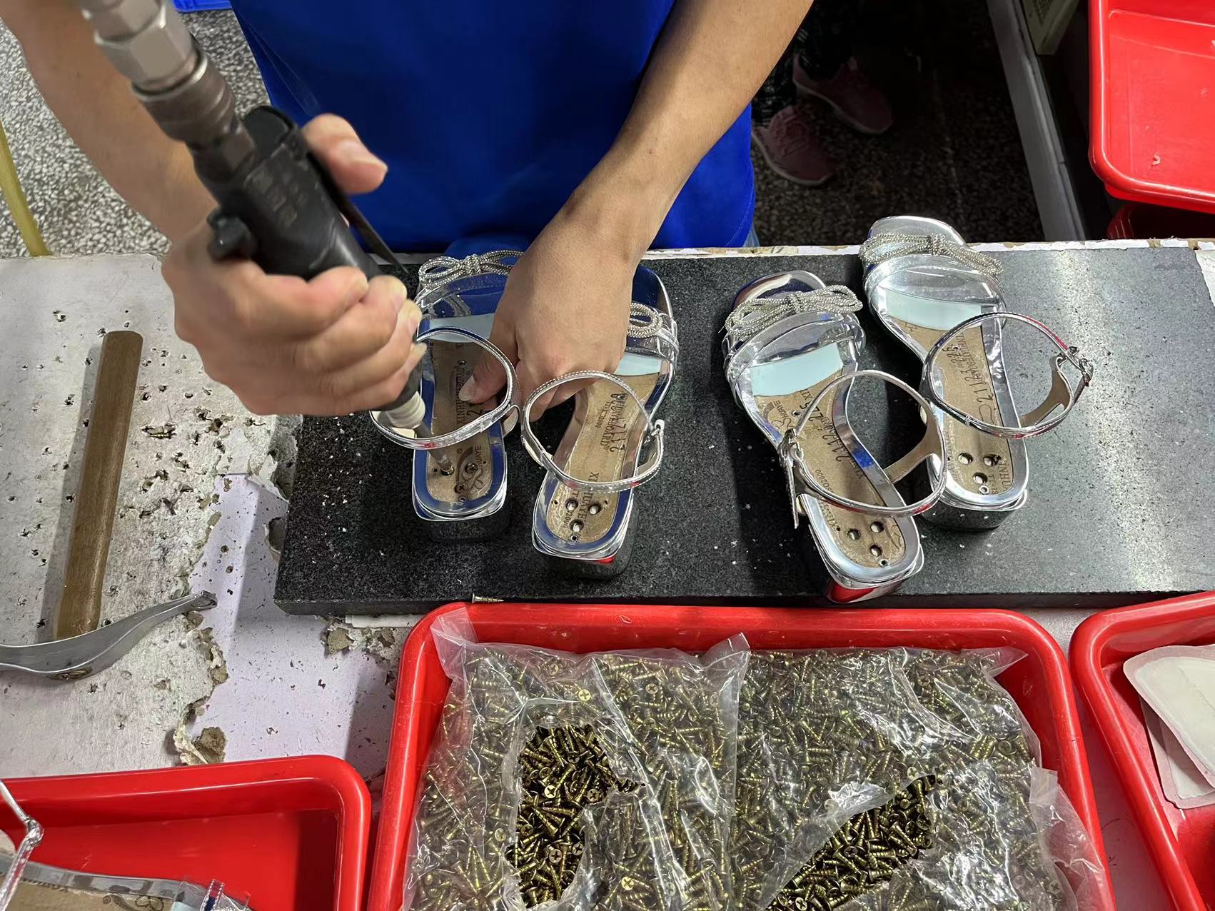 制造(zao)業巡訪|從(cong)東莞到東(dong)南亞,一位(wei)代工者的(de)三國開廠(chang)曆程